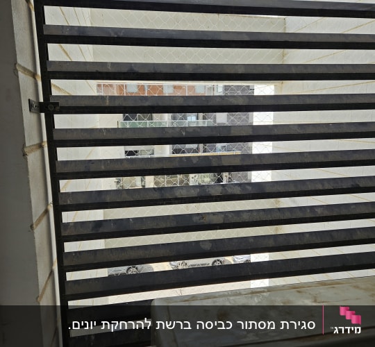רשת למניעת כניסת יונים על חלון